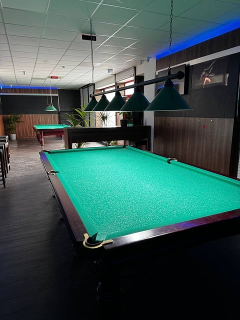 Більярдний клуб Billard O. в Обергаузені - російський більярд